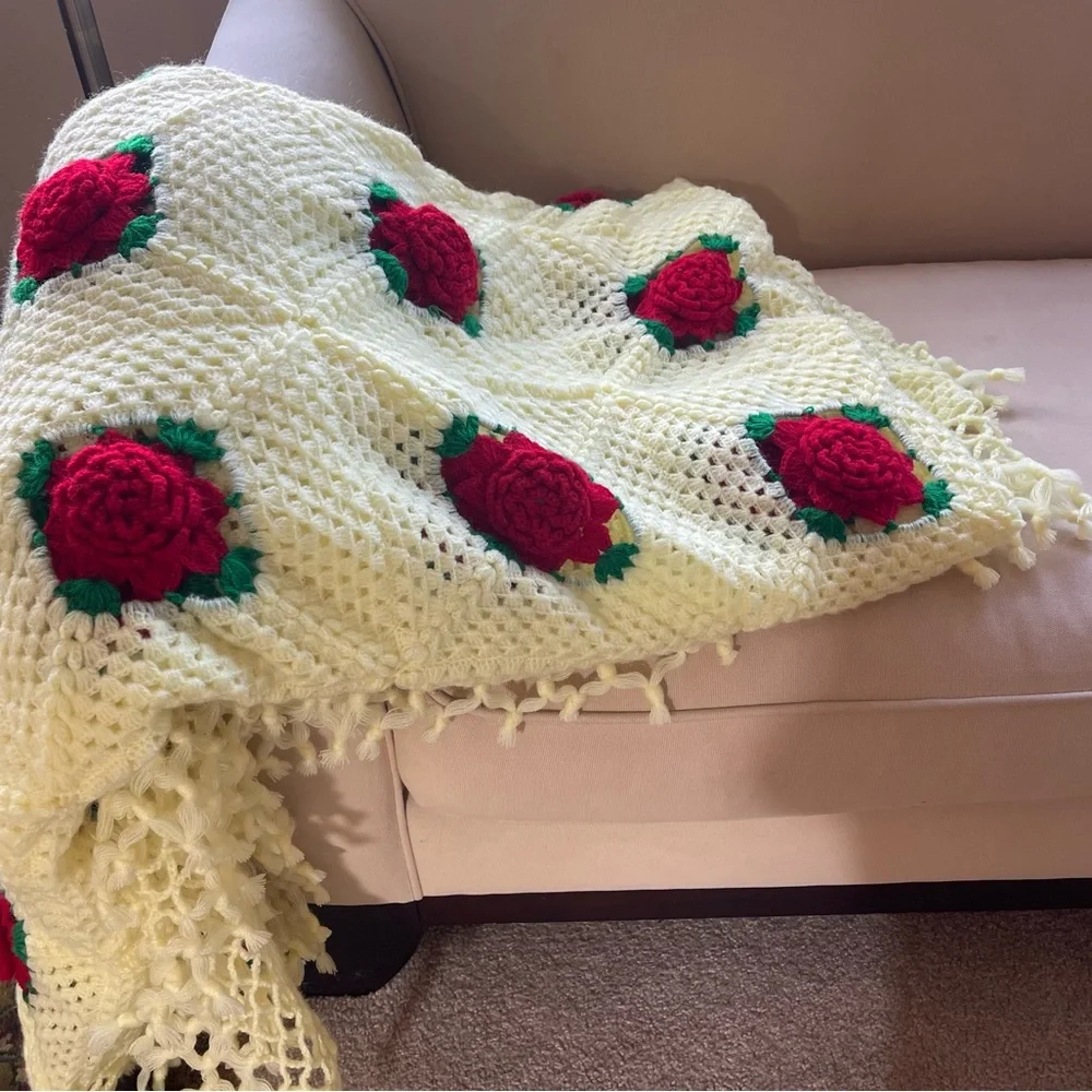Vintage Hand Crochet Red Roses Bedspread Coverlet